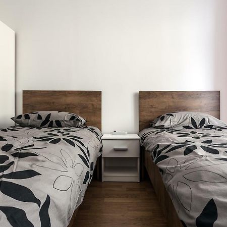 Modern Apartment In Lviv Historic Centre Luaran gambar