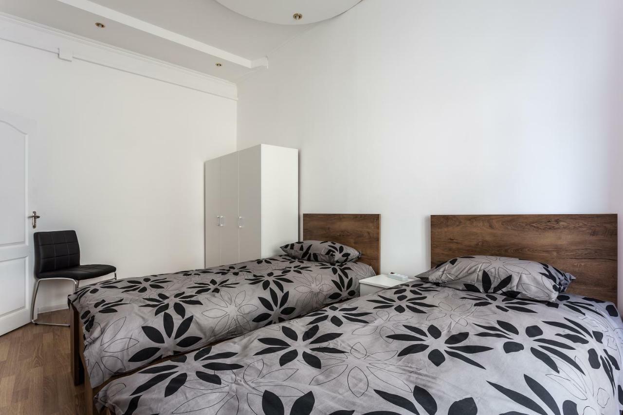 Modern Apartment In Lviv Historic Centre Luaran gambar